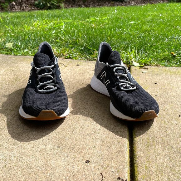 New Balance womens 7.5, men’s/boys 6 Fresh Foam Roav Shoes, Black, main image 4